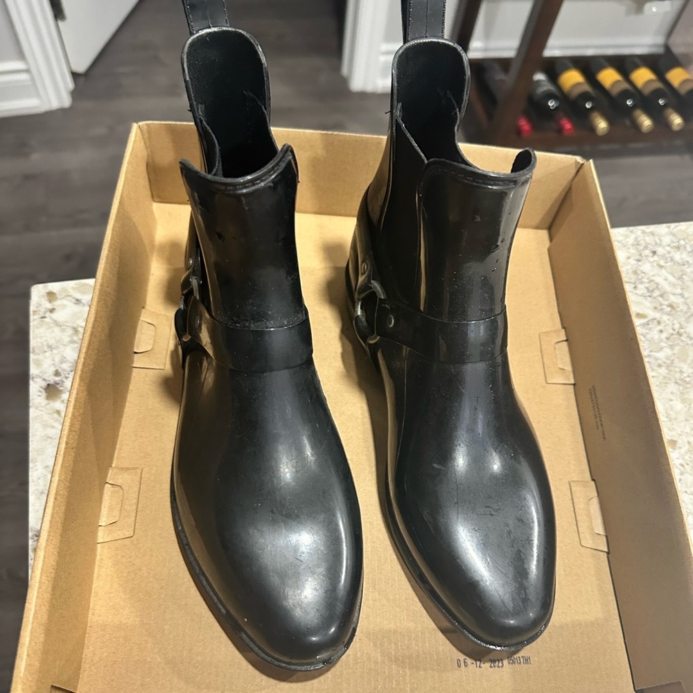 Women’s rain boots!